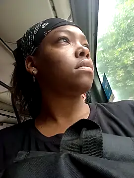 ValkiriaContee online show from November 2025 05:58:02 PM