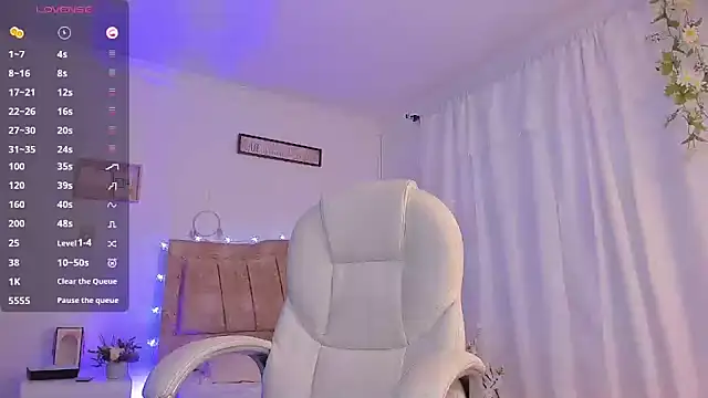 Snapshot of soy_aly_moon chatting on January 2025 11:14:02 PM soy aly moon online show from January 2025 11:14:02 PM