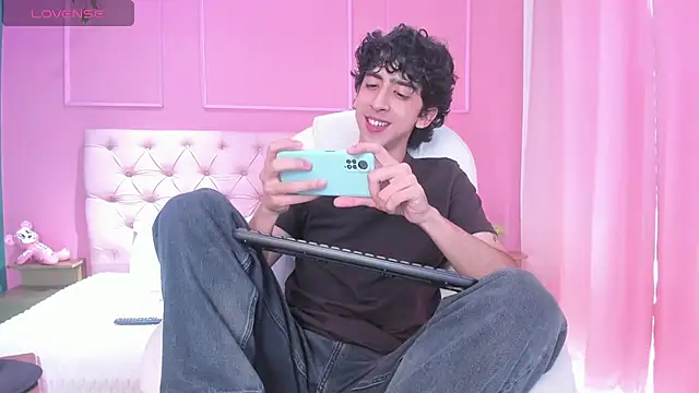 Alezzandro  online show from January 2025 02:28:01 PM