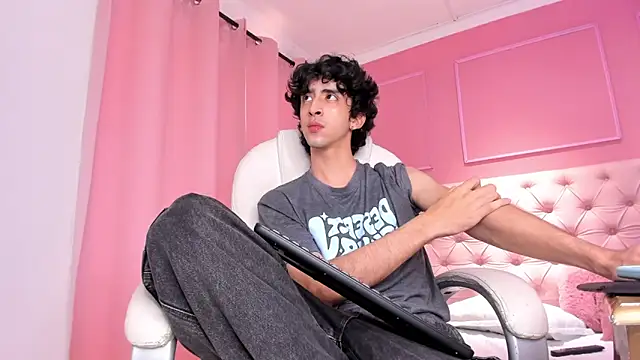 Alezzandro  online show from January 2025 08:46:01 PM