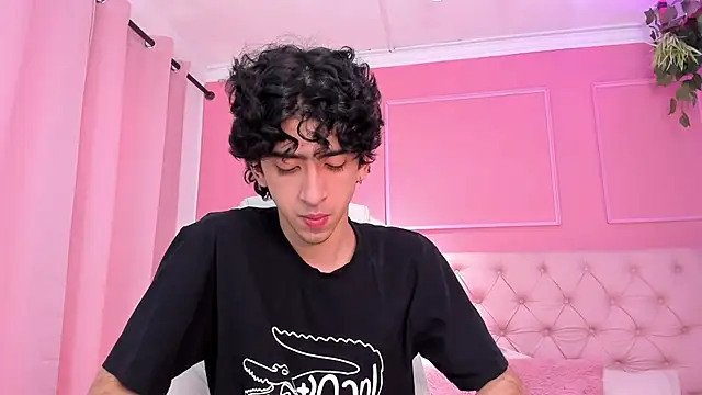 Alezzandro  online show from February 2025 01:54:02 PM