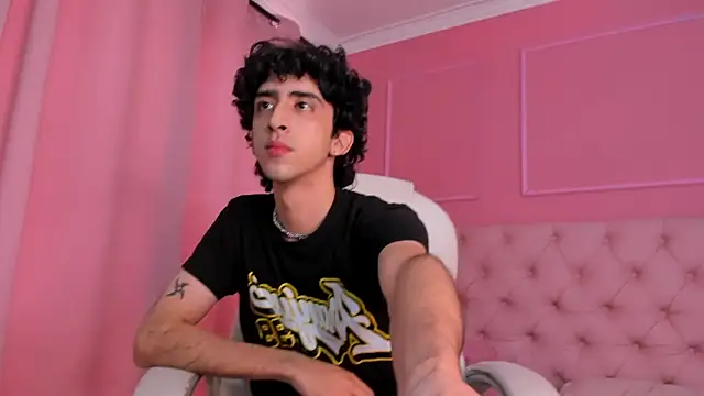 Alezzandro  online show from February 2025 08:04:01 PM