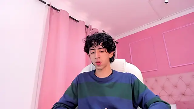 Alezzandro  online show from February 2025 02:26:01 PM