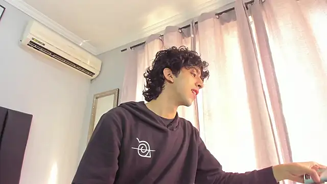 Alezzandro  online show from February 2025 02:26:01 PM