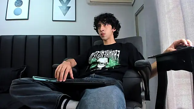 Alezzandro  online show from March 2025 05:39:02 PM