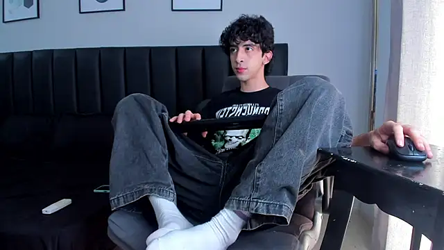 Alezzandro  online show from March 2025 02:36:01 PM