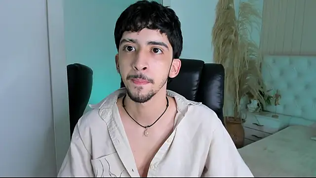 Alezzandro  online show from September 2025 08:41:01 PM