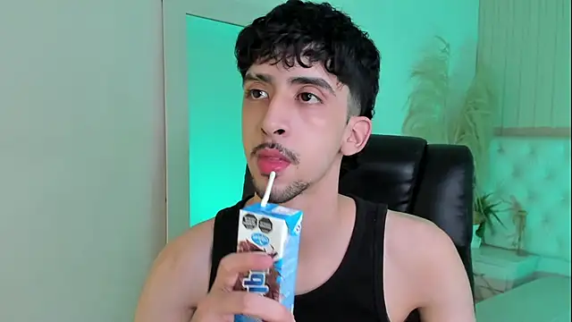 Alezzandro  online show from September 2025 08:23:02 PM