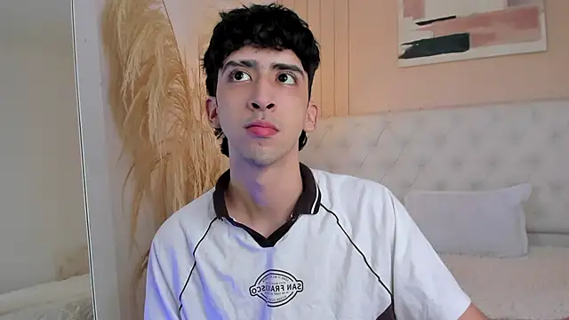 Alezzandro  online show from October 2025 08:05:02 PM