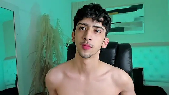 Alezzandro  online show from October 2025 08:39:01 PM