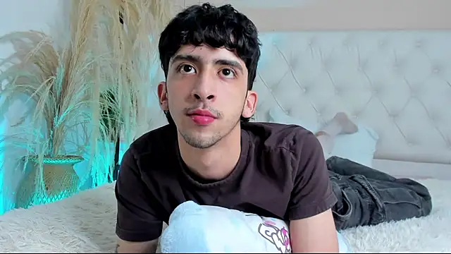 Alezzandro  online show from October 2025 08:50:02 PM