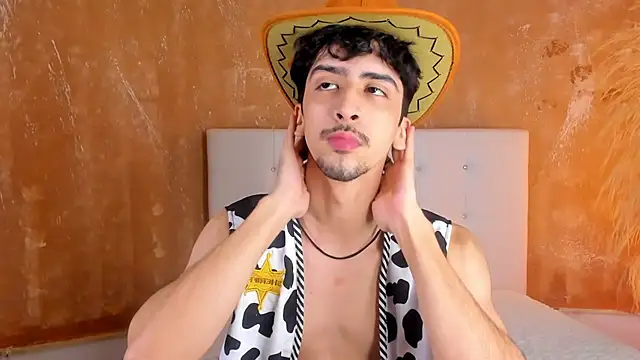 Alezzandro  online show from November 2025 08:31:01 PM