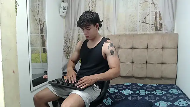 HENRY SENNI online show from September 2025 05:05:02 PM