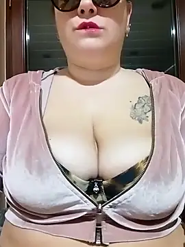 Snapshot of topina8 chatting on November 2025 08:31:01 PM topina8 online show from November 2025 08:31:01 PM