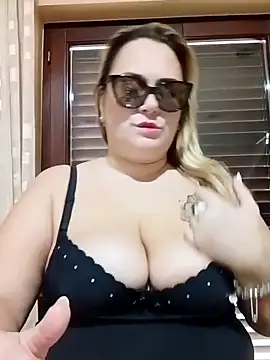 Snapshot of topina8 chatting on November 2025 03:19:02 PM topina8 online show from November 2025 03:19:02 PM