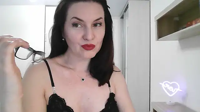 Victoria Glam online show from March 2025 07:12:02 PM