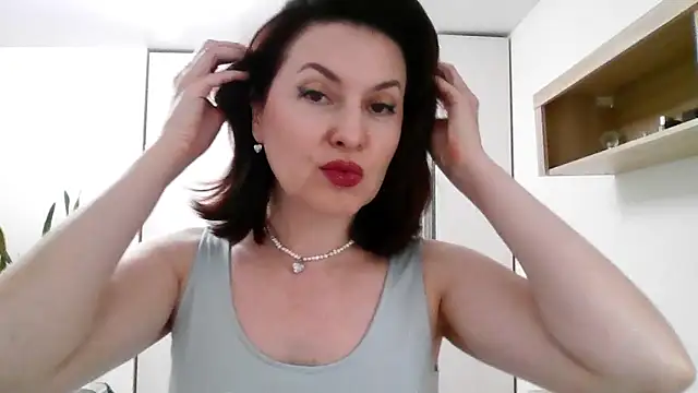 Victoria Glam online show from September 2025 05:17:01 PM