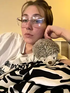 Snapshot of Molli_Luv chatting on October 2025 01:23:02 PM Molli Luv online show from October 2025 01:23:02 PM