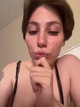 Snapshot of Molli_Luv chatting on October 2025 04:31:01 PM Molli Luv online show from October 2025 04:31:01 PM