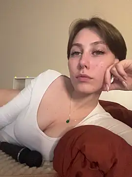 Snapshot of Molli_Luv chatting on October 2025 03:24:01 PM Molli Luv online show from October 2025 03:24:01 PM