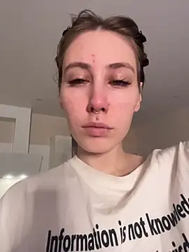 Snapshot of Molli_Luv chatting on November 2025 01:04:02 AM Molli Luv online show from November 2025 01:04:02 AM