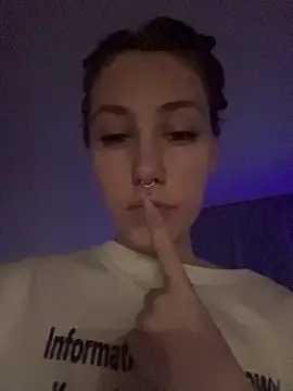 Snapshot of Molli_Luv chatting on November 2025 01:05:02 AM Molli Luv online show from November 2025 01:05:02 AM