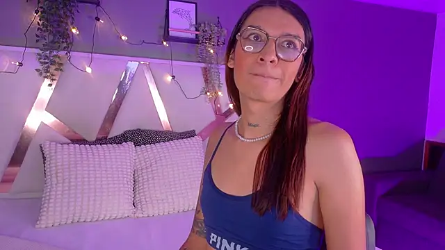 LauraaGomezz   online show from October 2025 07:24:01 PM