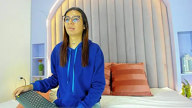 LauraaGomezz   online show from October 2025 07:27:01 PM