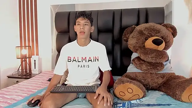 Snapshot of Amberr1 chatting on January 2025 01:03:02 PM Amberr1 online show from January 2025 01:03:02 PM