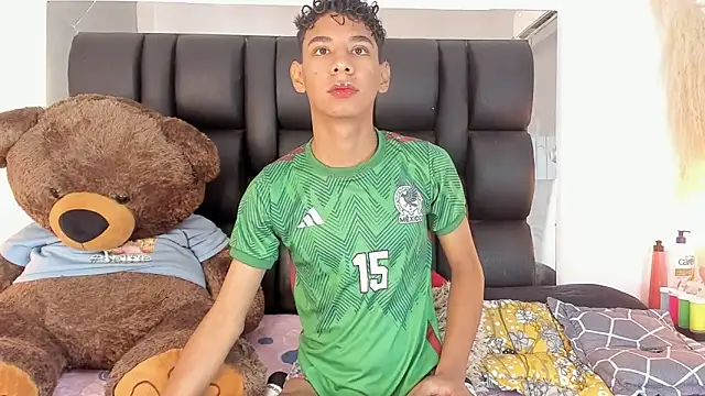 Snapshot of Amberr1 chatting on January 2025 12:18:01 PM Amberr1 online show from January 2025 12:18:01 PM