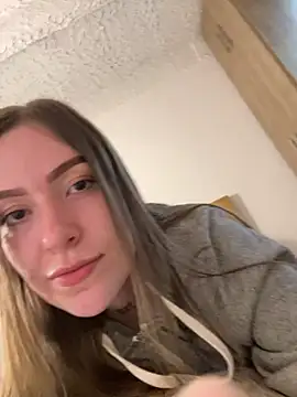 Snapshot of eilynxx chatting on February 2025 09:27:02 PM eilynxx online show from February 2025 09:27:02 PM