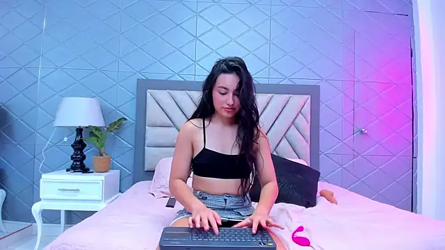 Snapshot of VioletRousse_ chatting on February 2025 06:56:02 PM VioletRousse online show from February 2025 06:56:02 PM