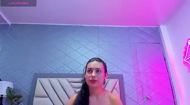 Snapshot of VioletRousse_ chatting on February 2025 03:32:02 PM VioletRousse online show from February 2025 03:32:02 PM