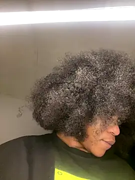 Snapshot of Boneca25 chatting on October 2025 06:07:02 PM Boneca25 online show from October 2025 06:07:02 PM