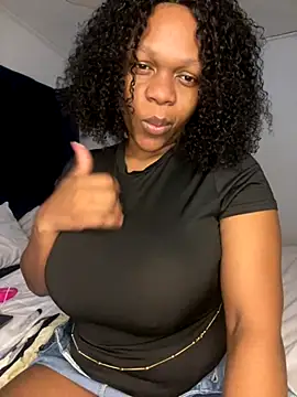 Snapshot of Boneca25 chatting on November 2025 05:29:02 AM Boneca25 online show from November 2025 05:29:02 AM