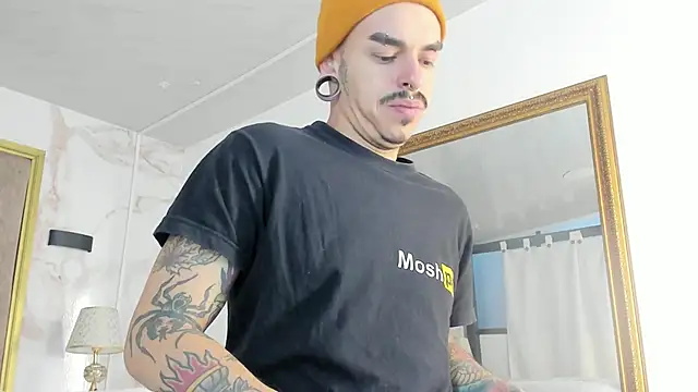 Snapshot of kaletattoo chatting on October 2025 11:07:02 AM kaletattoo online show from October 2025 11:07:02 AM