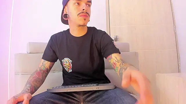 Snapshot of kaletattoo chatting on October 2025 11:07:02 AM kaletattoo online show from October 2025 11:07:02 AM