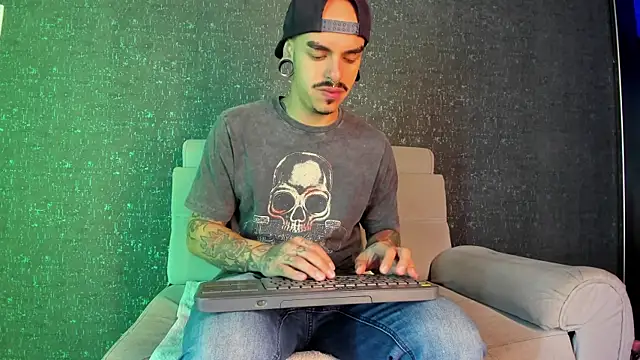 Snapshot of kaletattoo chatting on October 2025 11:00:02 AM kaletattoo online show from October 2025 11:00:02 AM