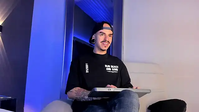 Snapshot of kaletattoo chatting on October 2025 11:21:01 AM kaletattoo online show from October 2025 11:21:01 AM