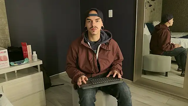 Snapshot of kaletattoo chatting on October 2025 11:06:02 AM kaletattoo online show from October 2025 11:06:02 AM