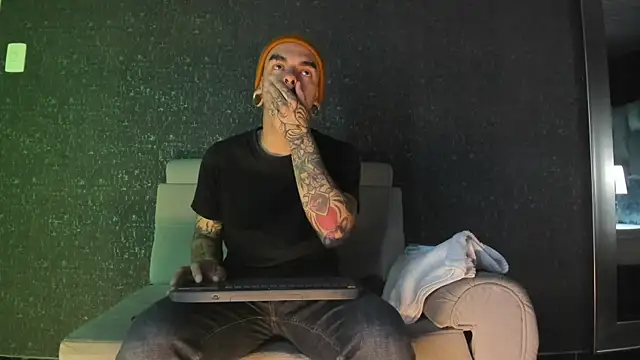 Snapshot of kaletattoo chatting on October 2025 12:00:02 PM kaletattoo online show from October 2025 12:00:02 PM