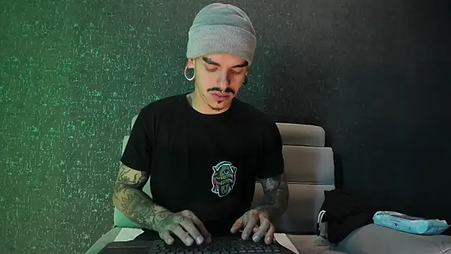 Snapshot of kaletattoo chatting on November 2025 11:32:02 AM kaletattoo online show from November 2025 11:32:02 AM