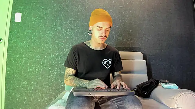 Snapshot of kaletattoo chatting on November 2025 11:09:02 AM kaletattoo online show from November 2025 11:09:02 AM