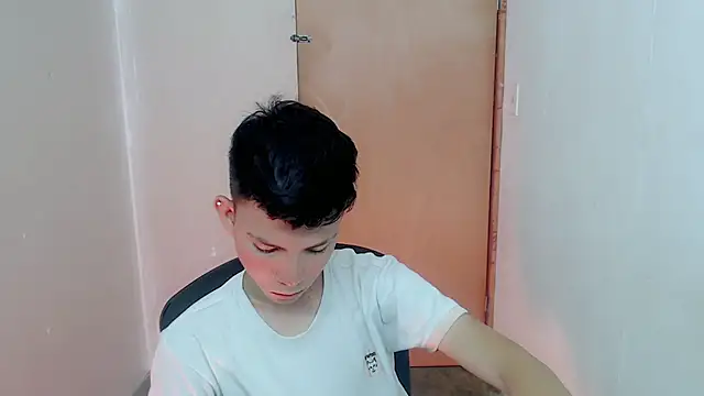 Snapshot of Alexxx_lov chatting on September 2025 01:00:02 PM Alexxx lov online show from September 2025 01:00:02 PM