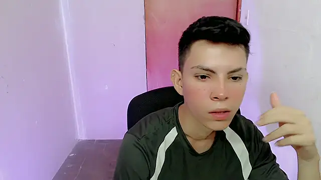 Snapshot of Alexxx_lov chatting on September 2025 01:11:02 PM Alexxx lov online show from September 2025 01:11:02 PM