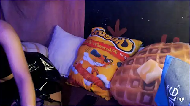 Snapshot of Sharkyu1 chatting on March 2025 03:48:02 AM Sharkyu1 online show from March 2025 03:48:02 AM