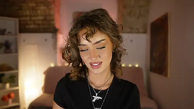 Clara Nia online show from February 2025 07:47:02 PM