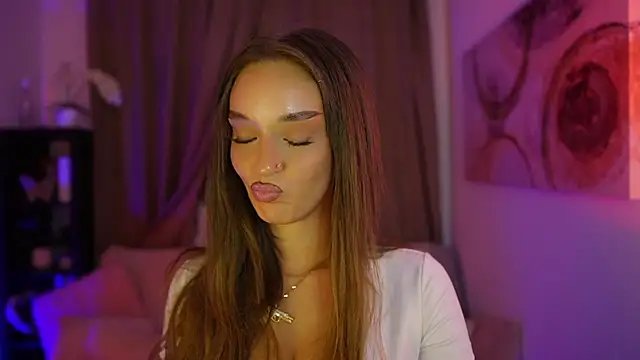 Clara Nia online show from September 2025 06:40:02 PM