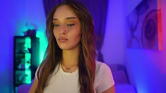 Clara Nia online show from November 2025 07:49:02 PM