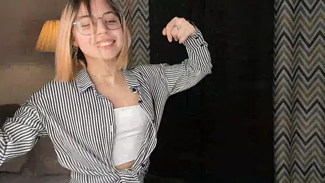 Snapshot of DarelleFare chatting on January 2025 12:33:01 PM DarelleFare online show from January 2025 12:33:01 PM